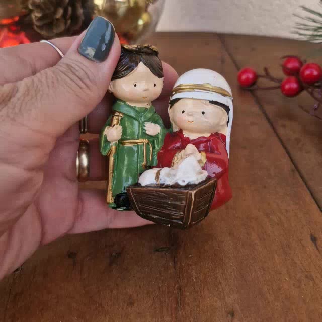 Imagem Sagrada Família Infantil Natal Presépio em Resina - 7cm